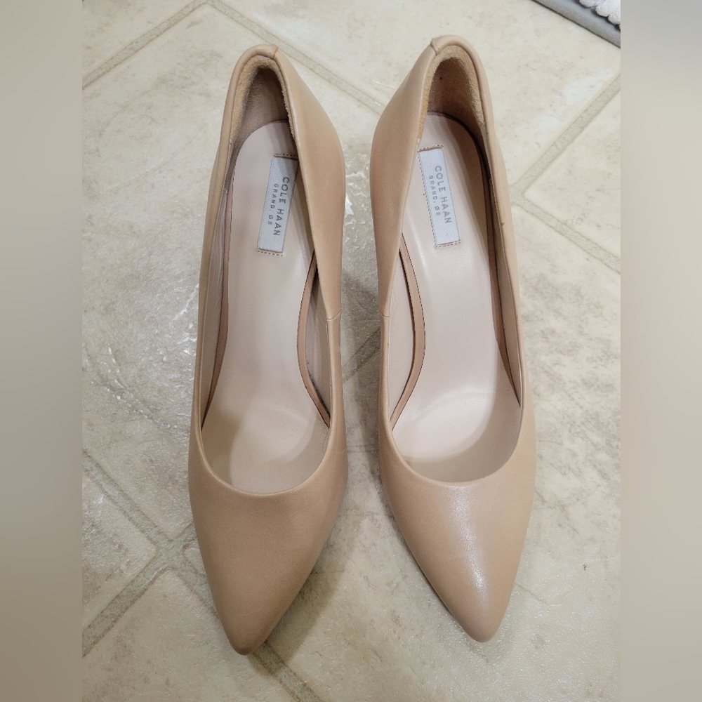 Cole Haan nude pumps